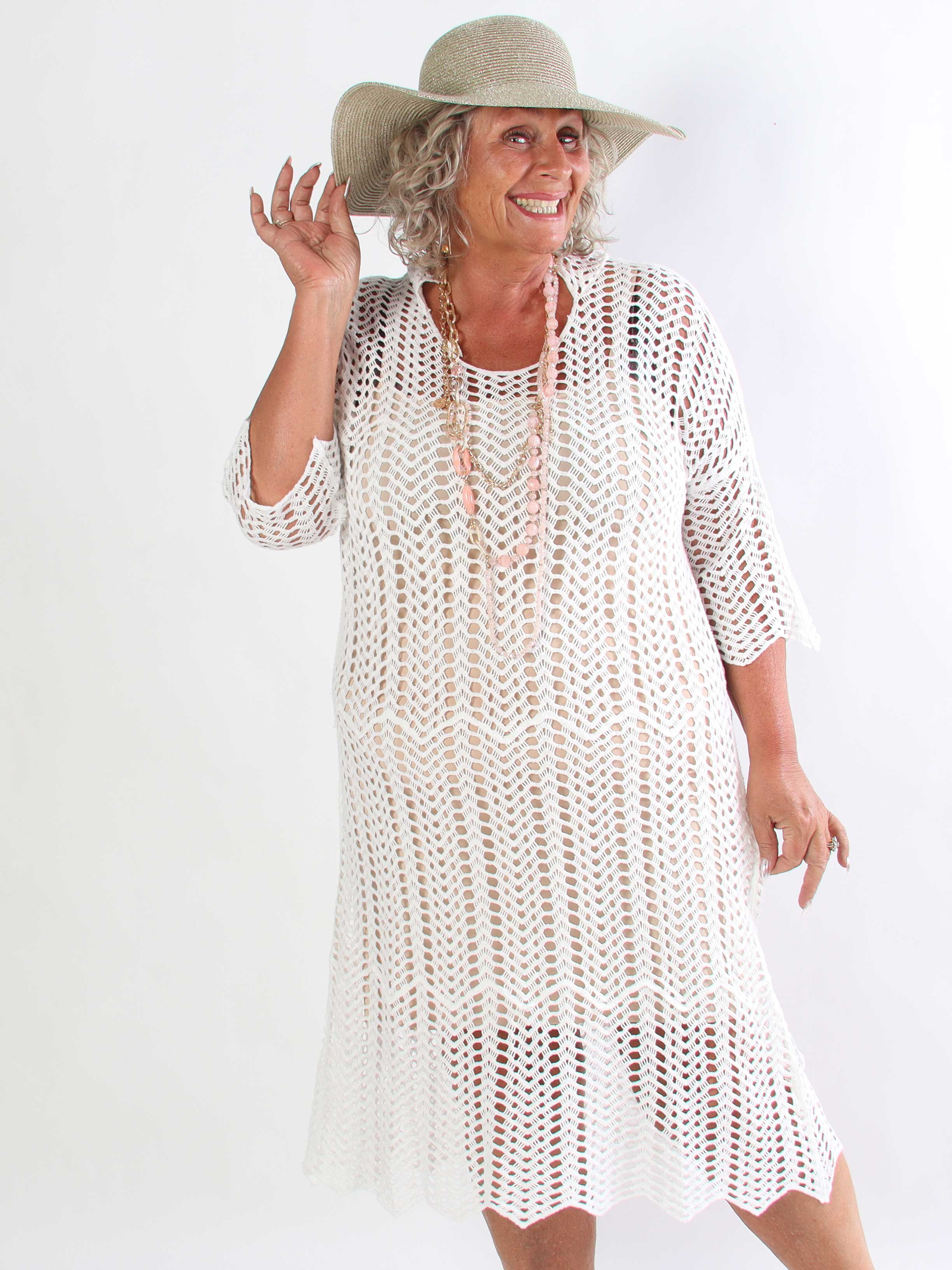 Vila - Elegant lang hæklet plus size kjole med et let transparent udtryk